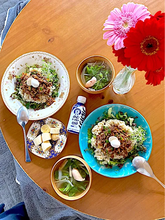 ドライカレー♡燻製ウインナーと野菜のスープ♡バナナ♡ヨーグルトドリンク|さくたえさん