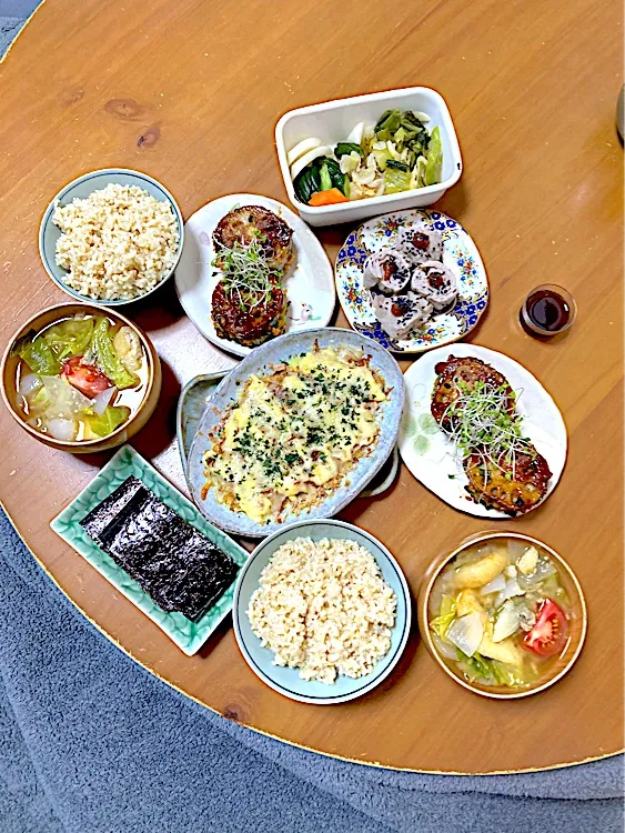 ぱっと見なにか分からないメニュー多めの晩ごはん🤭|さくたえさん