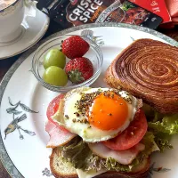 クリスピースパイスBLT🥪クロワッサン食パン🍞| とんちんさん