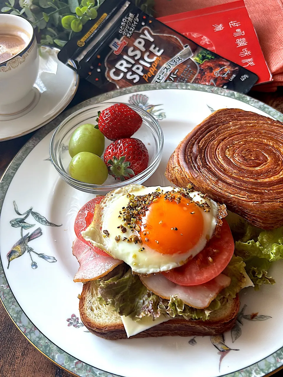 クリスピースパイスBLT🥪クロワッサン食パン🍞|とんちんさん