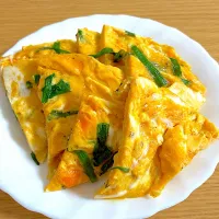 ニラ入りオープンオムレツ。|くろーぶやんさん