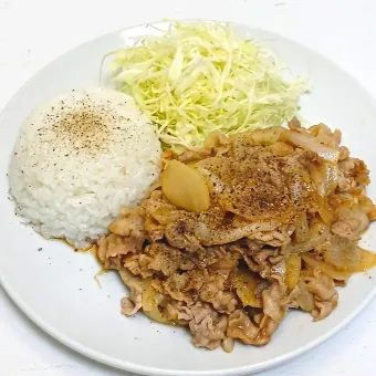 Snapdishの人気料理写真: 【簡単とろとろ！🎯】新玉ねぎを使った俺の生姜焼き😋