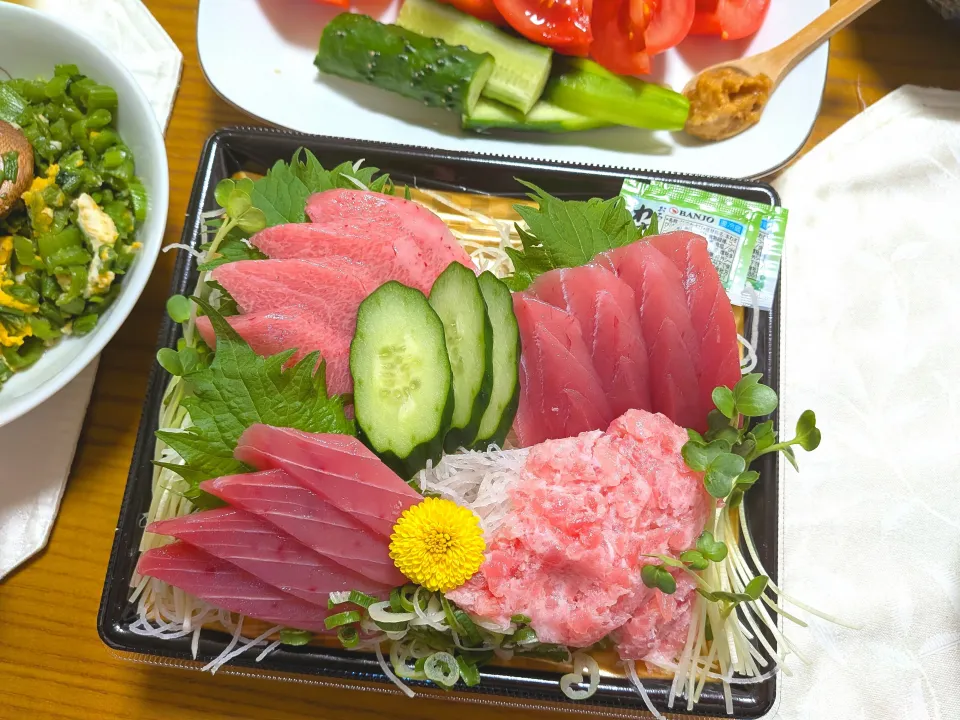 4/12の夕食　マグロの4種盛り|卯月さん