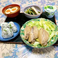 grandmaの晩ごはん☆ 今夜は鶏の手羽先を焼きました。おにぎりは花山椒とワカメ、ゴマでにぎりました
花山椒…美味しいなぁ〜😋|kaoriさん