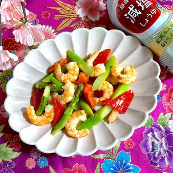 Snapdishの人気料理写真:海老とアスパラのレモン醤油炒め🍋