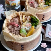 黒米の桜おこわ&海老と筍の焼売のせいろ弁当🌸🦐|ゆーこどんさん