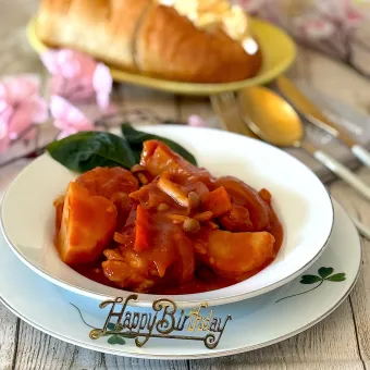 Snapdishの人気料理写真:めんちゃんさんの料理 今夜はチキンのトマト煮andおはぎでお誕生日おめでとうございます🎂🎉