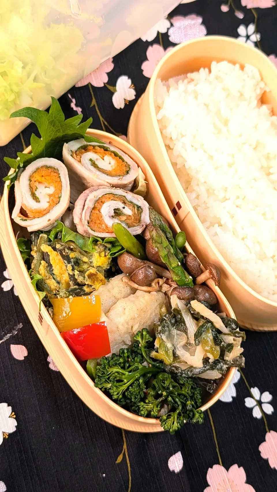 本日のお弁当〜豚バラの野菜ロール弁当　春色バージョン|f.1125beさん
