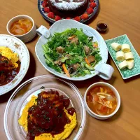 デミオムライス＊ミートボールのサラダ＊食前バナナ＊大蒜とトマトのスープ＊ガトーショコラフォンデュ|さくたえさん