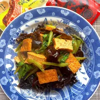 厚揚げとセロリ　生塩糀と辛みその炒め|栃倉 直人さん