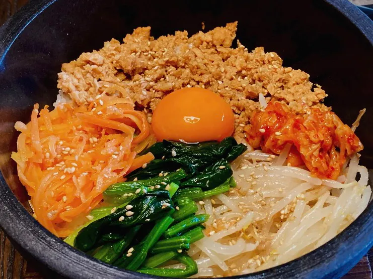過日の丼好きランチ                                                    『三色ナムル・大豆のお肉で石焼きビビンバ』|mottoさん