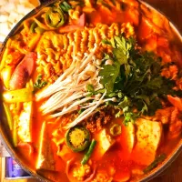 부대찌개 (Budae-jjigae) / 제육볶음 (Jeyuk-bokkeum) / ​간장치킨 (Soy Garlic Fried Chicken) / 후라이드 치킨 (Fried Chicken)| J. PARKさん