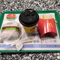 マックポーク、マックフライポテトM、プレミアムローストコーヒーM、ポテトのためのケチャップ(サービス(昼飯)|enarinさん