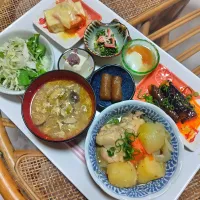 鶏肉じゃが定食です✨|rikako♪。.:＊さん