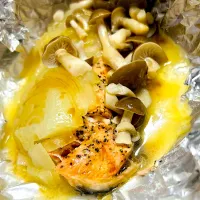 かみさんの”鮭のバターホイル焼き”＠ 自宅飯|平大さん