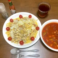 今日の晩ご飯　新玉ねぎたっぷりのボンゴレビアンコ・ミニトマト添え、新じゃがいも・新キャベツ・新玉ねぎの入った（「新」じゃない人参も）ミネストローネ|なびさん