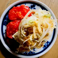 新玉ねぎのせやっこ・温トマト添え🍅| ご飯はん♪さん
