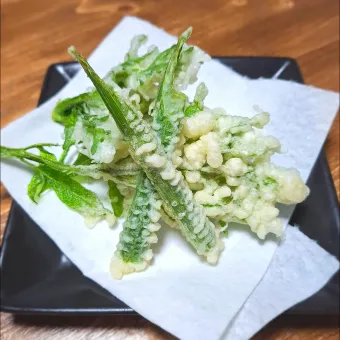 Snapdishの人気料理写真:🍀タラの芽とセロリの天ぷら