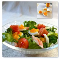 サラダパスタに玉子をカット|かっちゃん杉さん