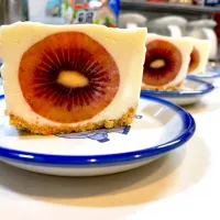 ルビーレッドキウイのレアチーズケーキ