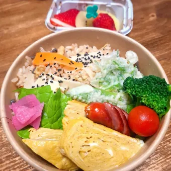 Snapdishの人気料理写真:🍀たけのこご飯弁当