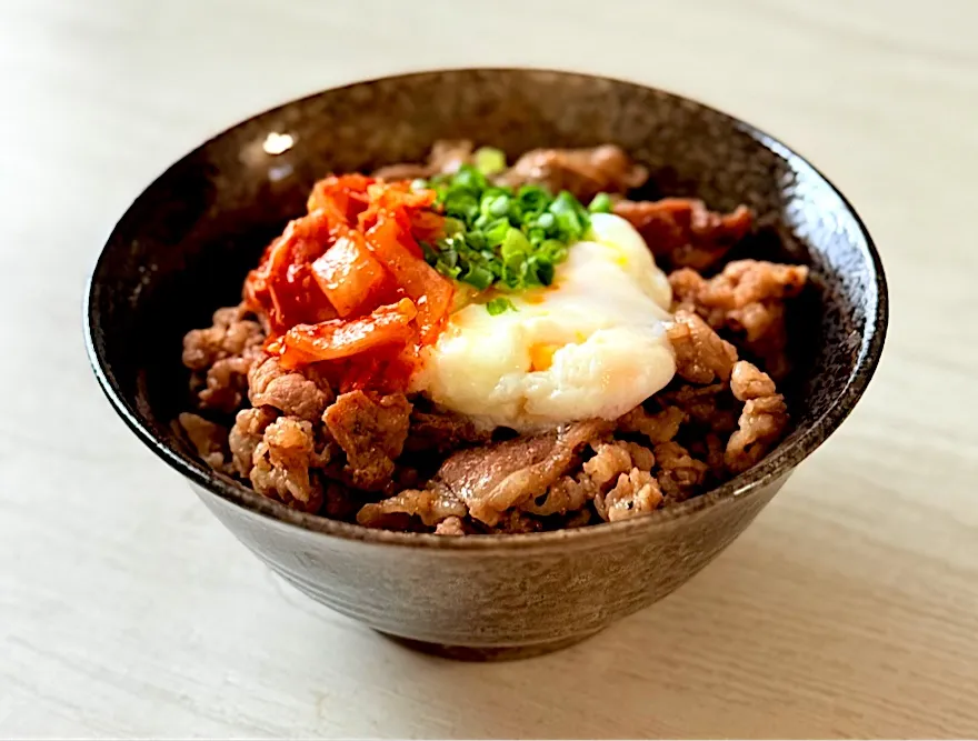 ちょい厚切り牛めし温玉のっけ|tap.rinさん