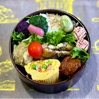 イワシの香草パン粉焼き、新玉ねぎとえんどう豆紅生姜入り出し巻き卵、そら豆|めみさん