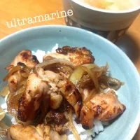 ＊焼き鳥丼で簡単お昼ごはん♬＊|ultramarineさん