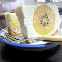 サンゴールドキウイのレアチーズケーキ