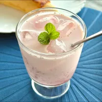 スプーンで食べるいちごミルク|家飲み♥ちよ｜旧ぶりてりあさん