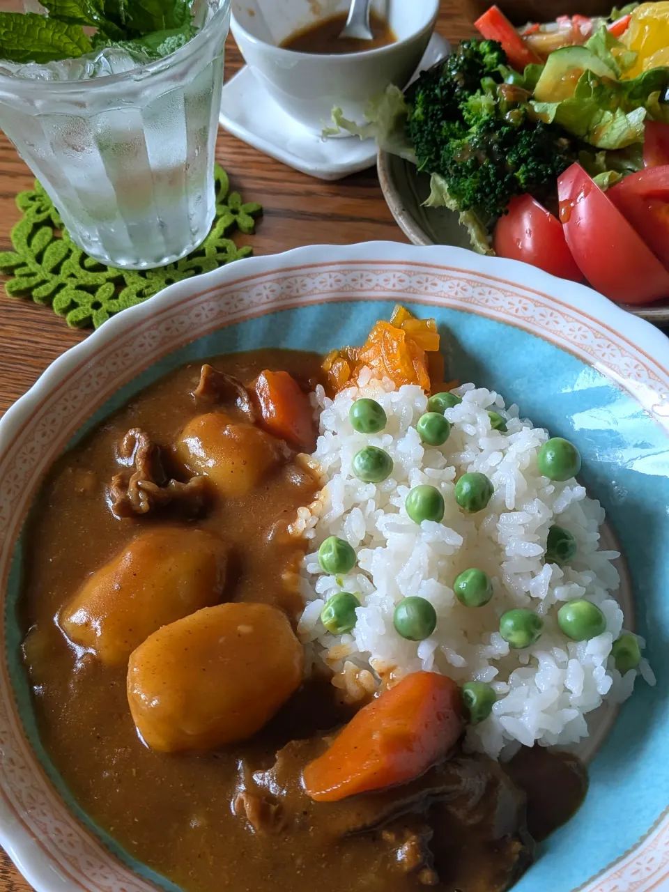 豆ご飯カレーライス、自家製醤油糀ドレッシングのサラダ付き🥗|fumfumさん