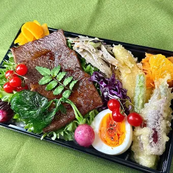 Snapdishの人気料理写真:デリ風弁当でお花見に行こう🌸3𓂃܀𑁍