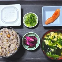 今日の朝ごはん（十六穀ごはんに辛子明太子、納豆、ほうれん草と卵とわかめ汁、しば漬け）|Mars＠釜飯作り研究中さん