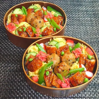 Snapdishの人気料理写真:母とムスコのラブラブおソロ♪秋刀魚の蒲焼きちらし寿司弁当