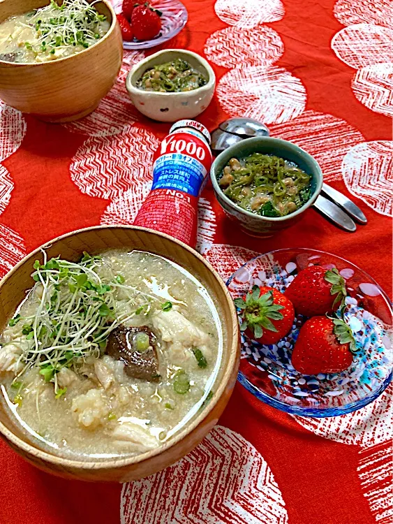 お鍋の残りスープに椎茸とササミと筍ご飯を入れて卵とじの雑炊に🌱|さくたえさん