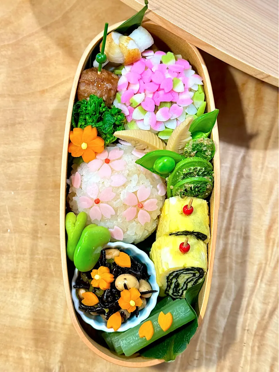 和菓子のような おにぎり弁当|1480_kojiさん
