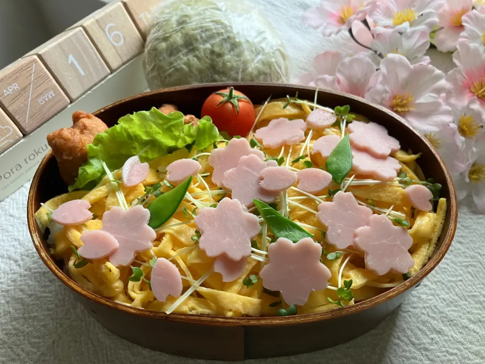 ＊0195. よもぎ餡パン＆桜舞うちらし寿司🌸娘ちゃんの高校生弁当🍱＊|＊抹茶＊さん
