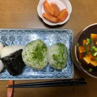 昼食　おにぎり🍙赤だし定食|ATさん