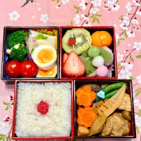 2026/04/16 筑前煮と和菓子🍡のお花見弁当|Blueberry🫐さん