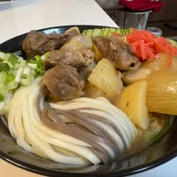 牛すじ＆根菜煮ぶっかけうどん（ひやあつ）|マニラ男さん