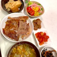 おっさん飯　焼き肉丼　汁　ひじき　キムチ　帆立の佃煮　サラダ　筍と厚揚げの煮物|ひげおやじさん