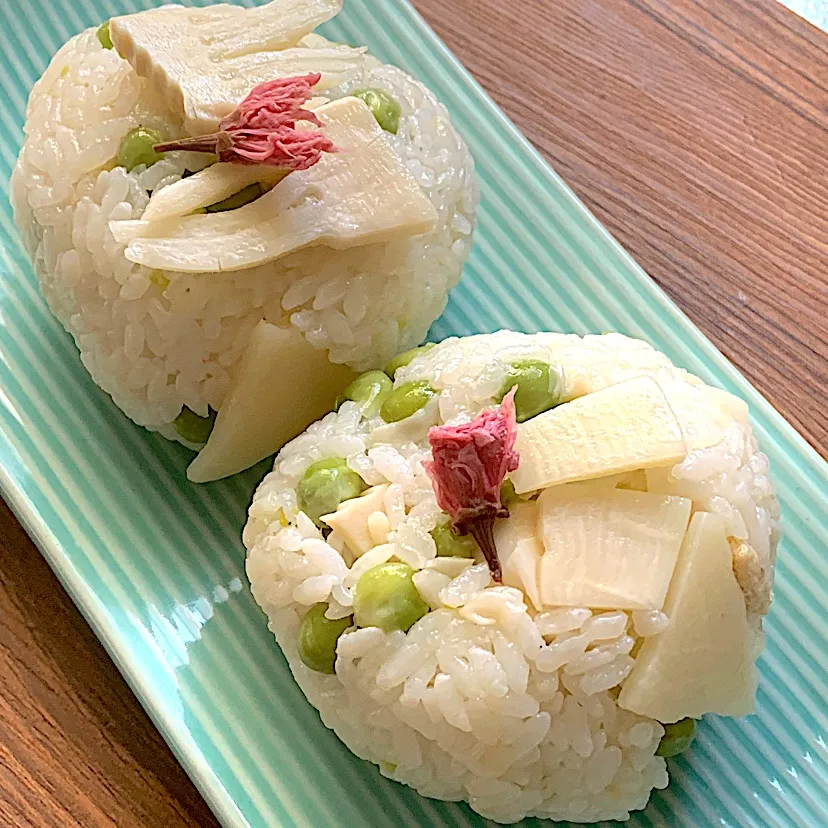 🍙たけのこと豆ご飯おにぎり🍙|ユッキーさん