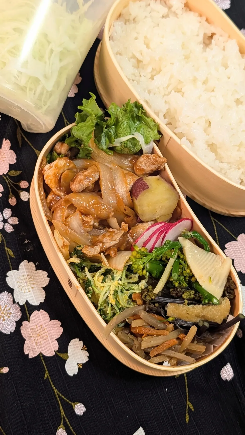 本日のお弁当〜ポークチャップの春弁当|f.1125beさん