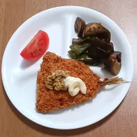 トマト、なすとピーマンの甘辛炒め、アジフライ|ナナさん