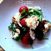 苺とモッツアレラのハーブサラダ