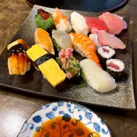 スーパーのお寿司をお皿に|かっちゃん杉さん