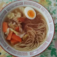 味噌ラーメン　本日は肌寒い。卵茹で時間６分。スープはウェイパー&味噌、仕上げに醤油、胡麻油少々|はやとさん