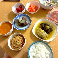 ロールキャベツ、紅白なます、切り干し大根、さつまいものレモン煮、大根サラダ、トマトポタージュスープ、キムチ、いちご。|くろーぶやんさん