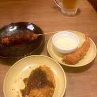 今日の晩ご飯@「大須せろり  大須本店」さん④  コルポチのトッピング！!の味噌串カツ、エビフライ、コロッケ　鉄板に乗り切らないので別皿にしていただきました（実況中継中）