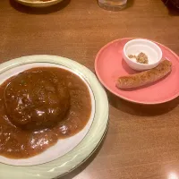 今日の晩ご飯@「大須せろり  大須本店」さん⑤  「コルポチ」のトッピング！！のハンバーグ（スパイシーソース）と粗挽きウィンナーも別皿にしていただきました。もはやトッピングの概念をはずれていますが、お値段はトッピングのサービス価格。但し、スパゲッティをとっていないと一品料理の価格になります。（実況中継中）